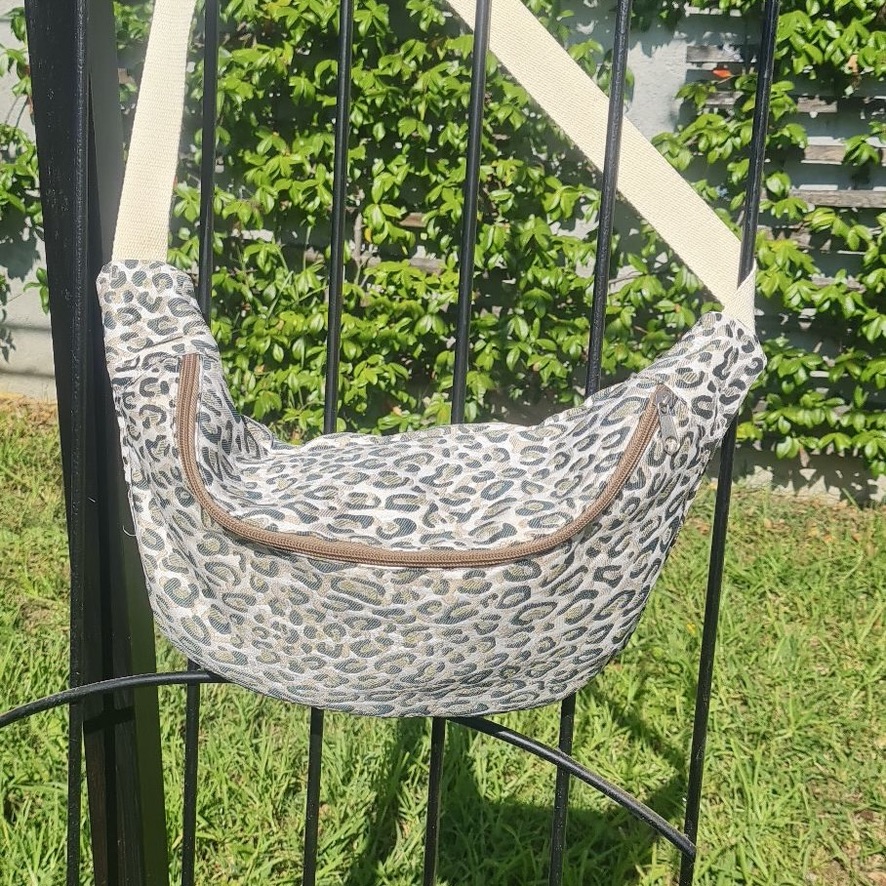 Besace Banane Léopard Gris